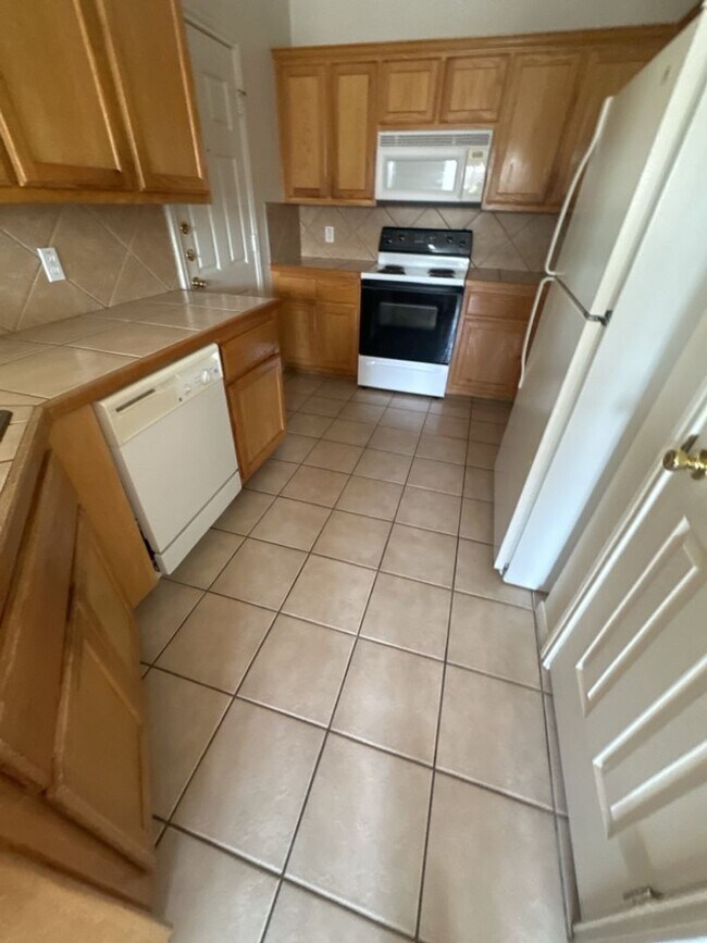 Building Photo - 2107 Charleston Ct