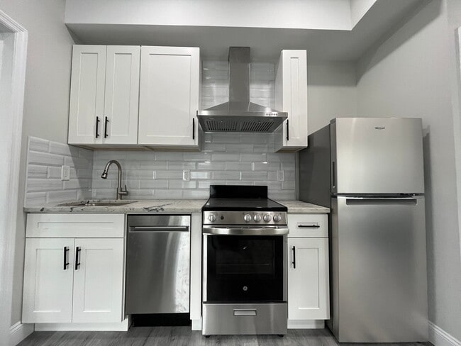 Building Photo - 106 S 42nd St
