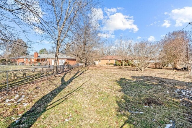 Building Photo - 2741 Clinton Cir