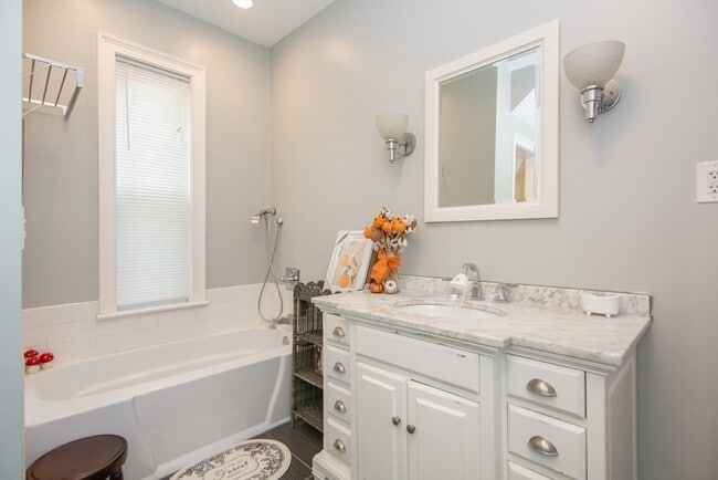 Building Photo - 214 South St