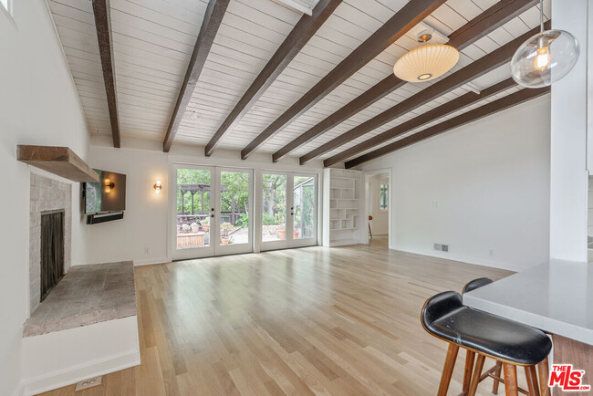 Building Photo - 3337 Ledgewood Dr