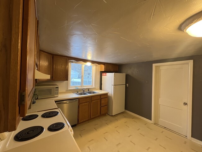 Building Photo - 353 Prospect Ave