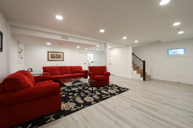 Building Photo - 528 Sagamore Ave