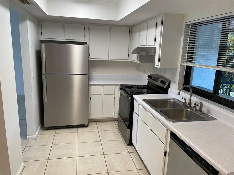 Building Photo - 10022 8th St