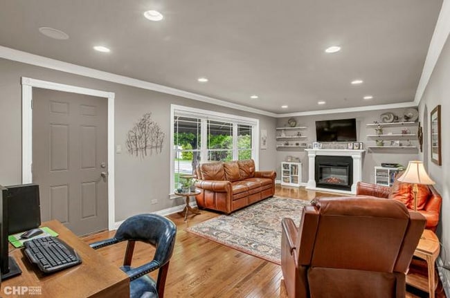 Building Photo - 9642 S Knox Ave