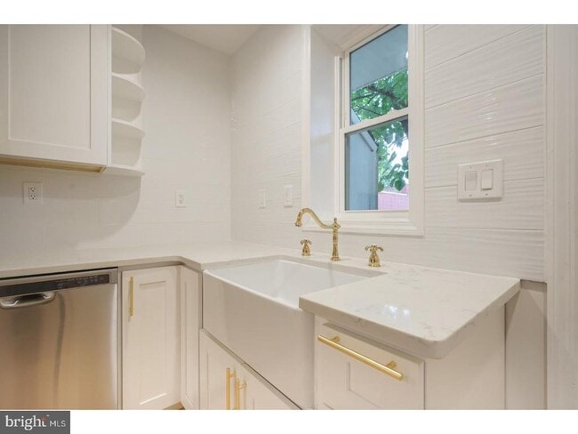 Building Photo - 2923 W Thompson St