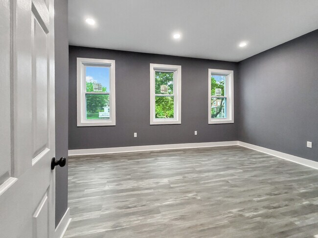 Building Photo - 4113 Fairview Ave