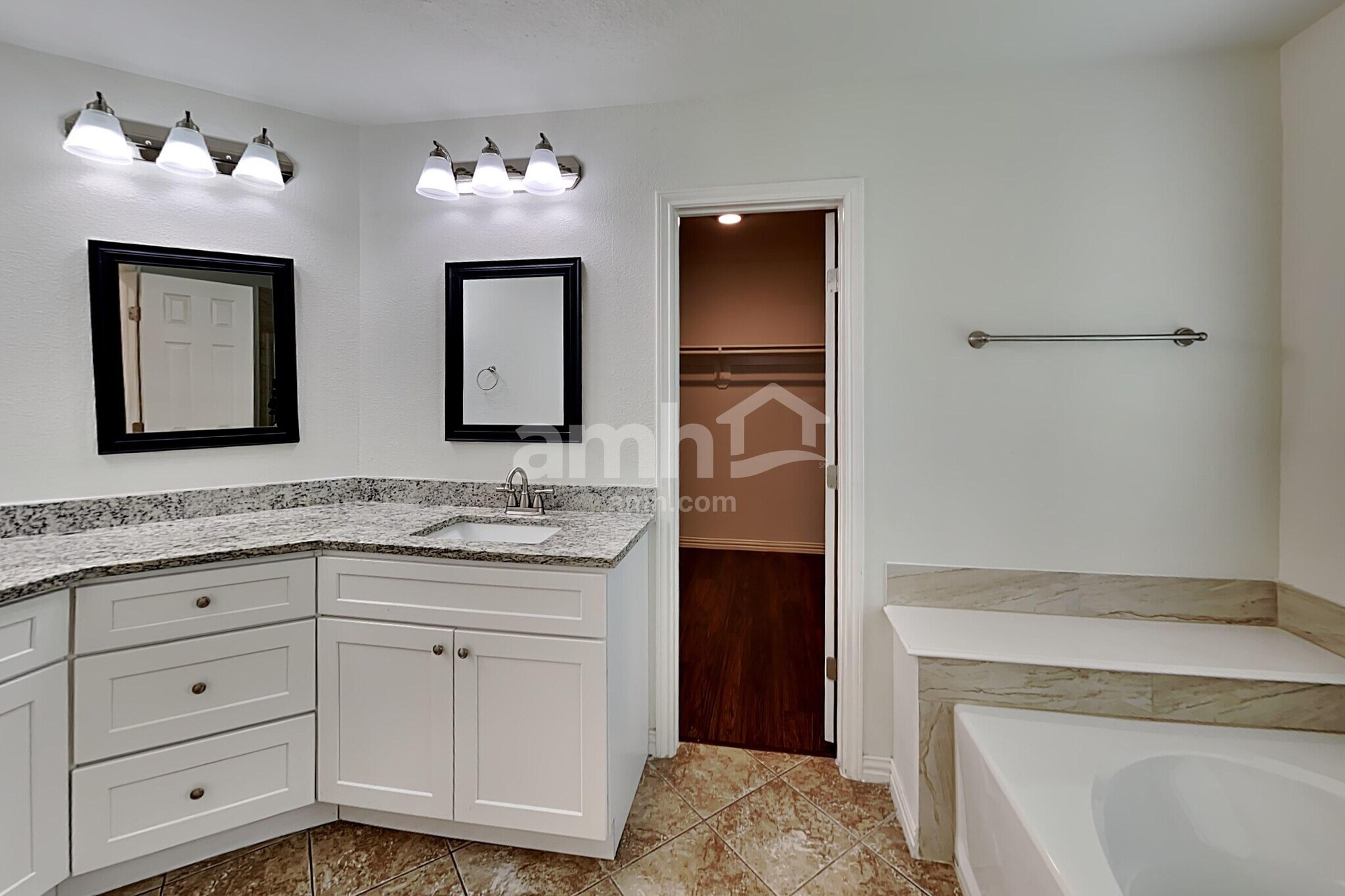 Building Photo - 26949 Carriage Manor Ln