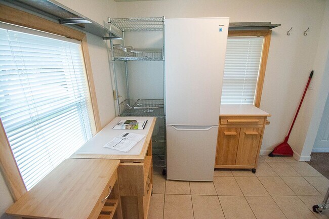 Building Photo - Cozy 2 Bedroom SE Rochester Home with Incredible Yard!