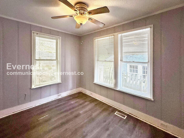 Building Photo - 1629 16th Ave S