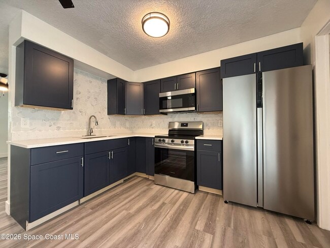 Building Photo - 304 Palm Ave