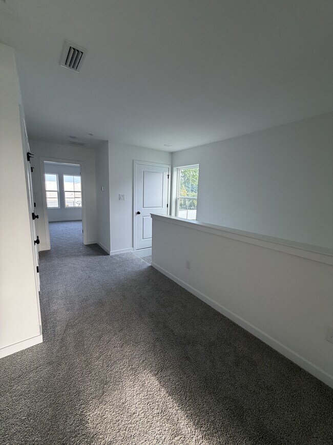 Building Photo - 228 Clement Lp