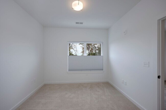 Building Photo - 1540 Lebanon Pike