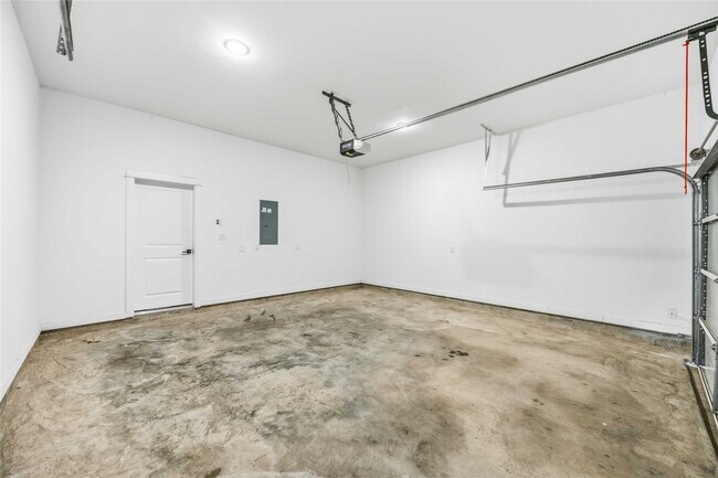 Building Photo - 6713 Parker Grv Ln
