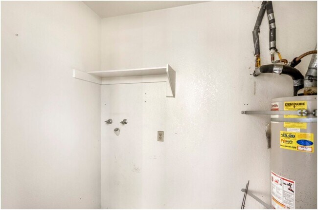 Building Photo - 1 Bedroom Ritz Pointe Condo!