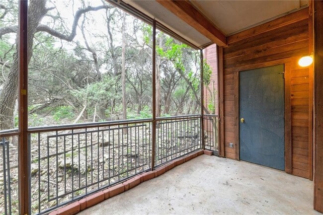 Building Photo - 4711 Spicewood Springs Rd