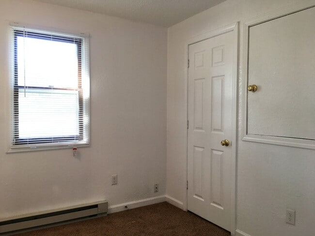 Building Photo - Pet Friendly 3 Bedroom Charmer located beh...
