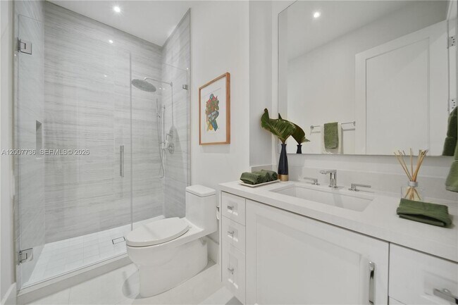 Building Photo - 6901 Veronese St