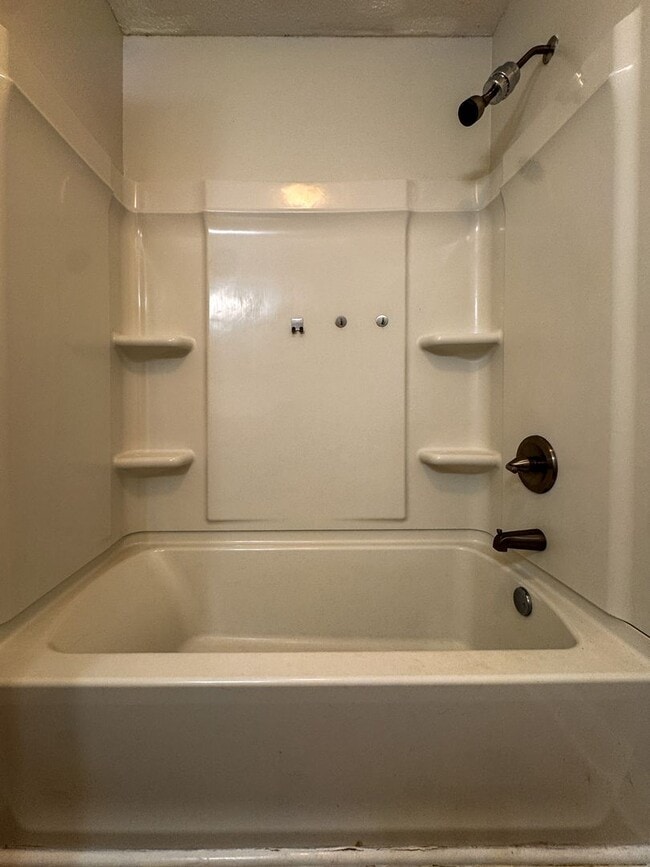 Building Photo - Stylish 3 Bed 2 Bath Home in Jack Britt