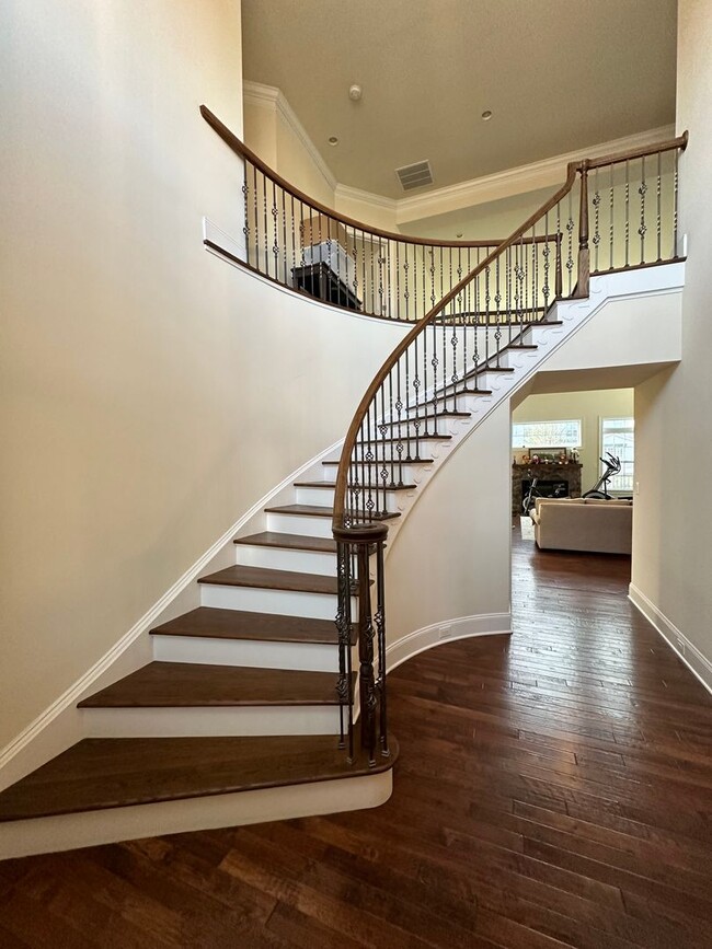 Building Photo - 124 Odyssey Dr