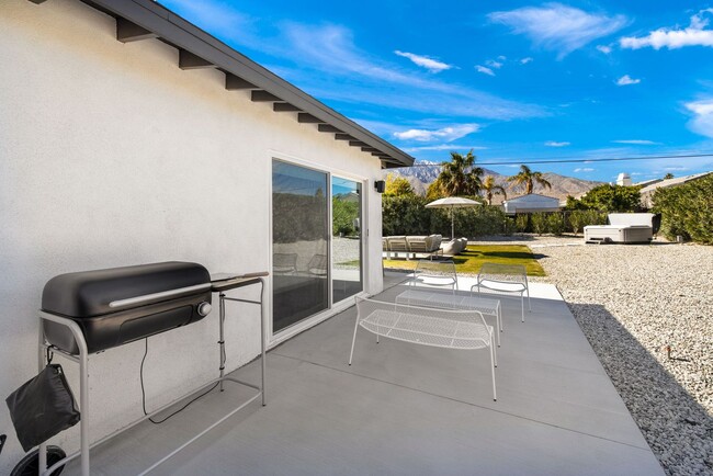 Building Photo - El Retiro - Pool, Jacuzzi, and Private Yard