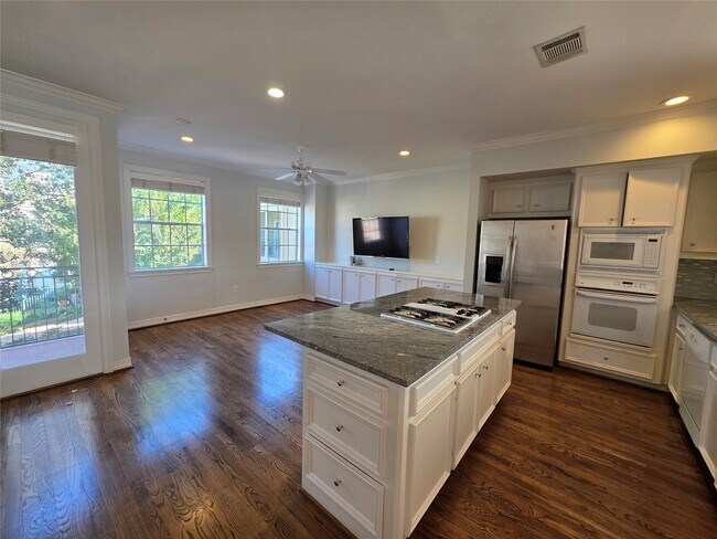 Building Photo - 1714 Roy St