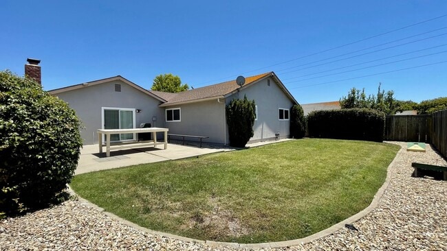 Building Photo - 4 Bedroom 2 Bathroom House with Fenced Yard in SLO