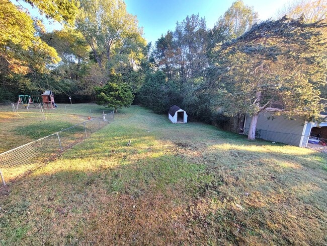 Building Photo - 4 Bedrooms in East Charlotte, Split Level ...