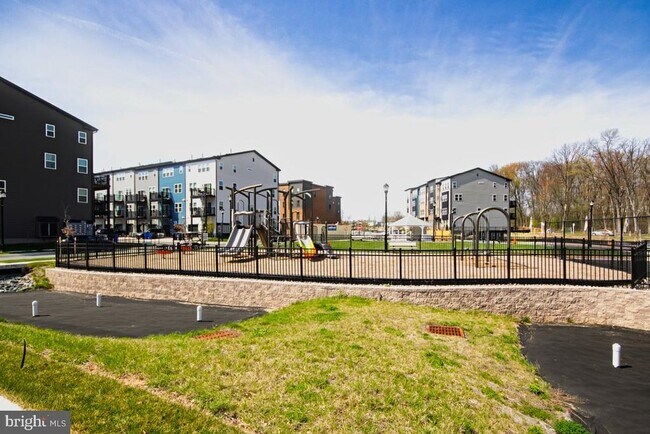 Building Photo - 9920 -B Sir Barton Wy