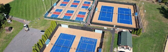 Building Photo - 102 Monroe St