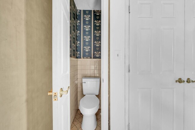 Building Photo - spacious 4-bedroom, 2.5-bath home featuring a 2-car garage and fresh updates throughout.