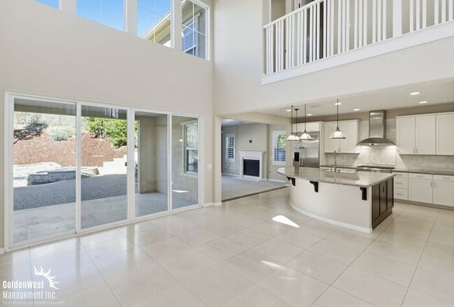 Building Photo - Beautifully Appointed 5Bdm 4Ba Home Located in San Marcos!