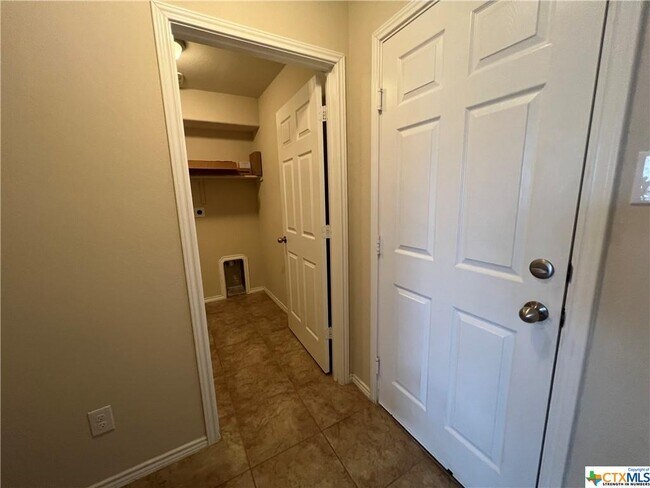 Building Photo - 208 Christopher Dr
