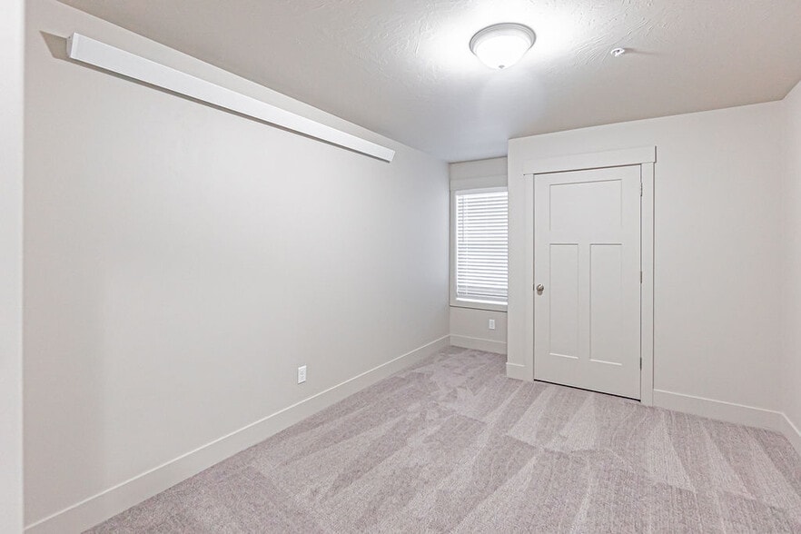 Building Photo - 6227 N Silver Fox Rd