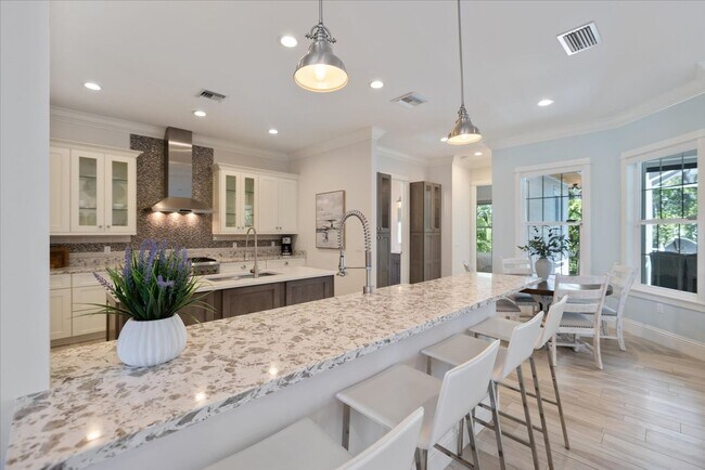 Building Photo - Furnished, Yearly 4bd Home on Siesta Key