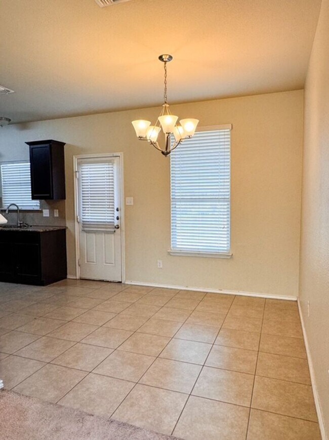 Building Photo - HUGE Single Family Home in Copperas Cove!