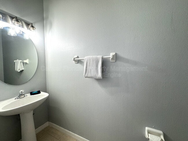 Building Photo - 736 Kildrummy Dr