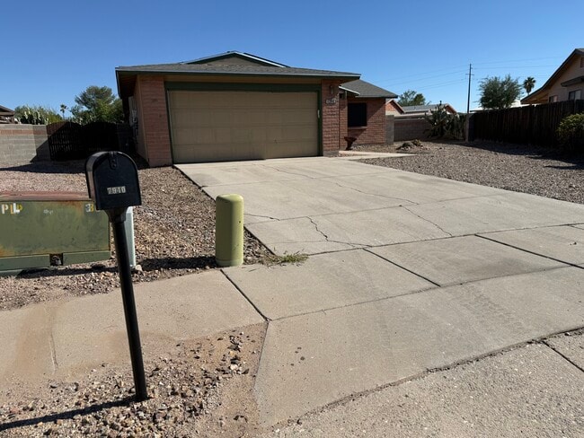 Building Photo - 7940 E Constant Pl