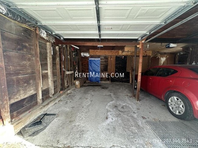 Building Photo - 1084 School St