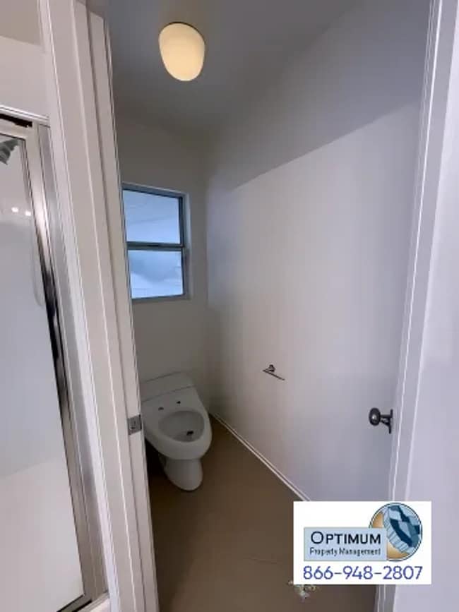 Building Photo - Beautiful 3 Bedroom, 2 Bathroom Home with Versatile Living Spaces