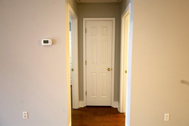 Building Photo - 698 Pepperbush Dr