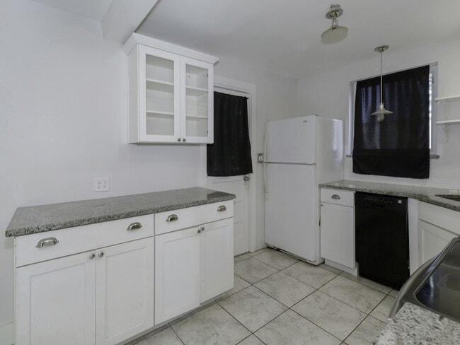 Building Photo - 2808 Clinton St S