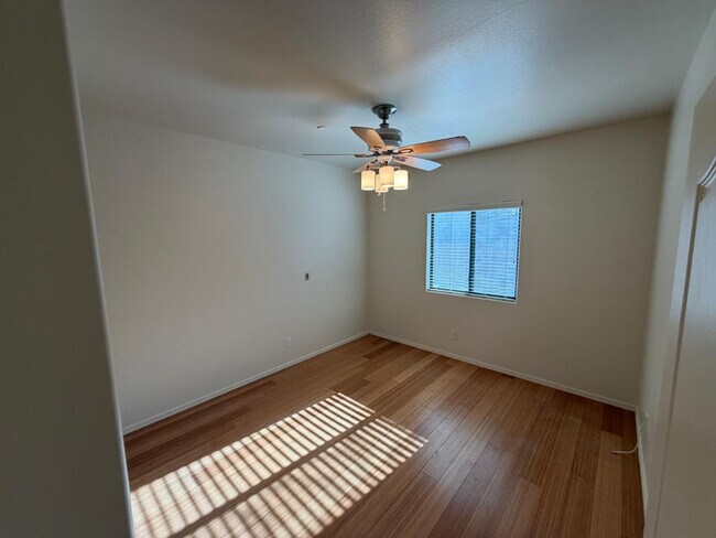 Building Photo - 5233 E Carmel Ave