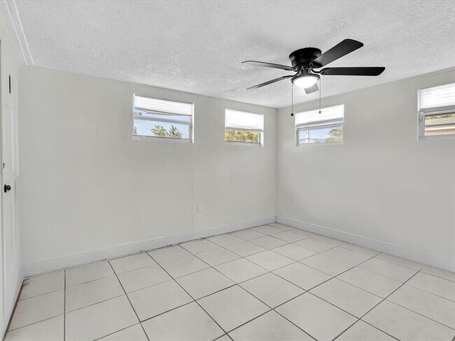 Building Photo - 6661 Meade St
