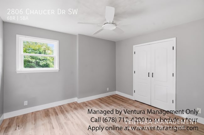 Building Photo - 2806 Chaucer Dr SW
