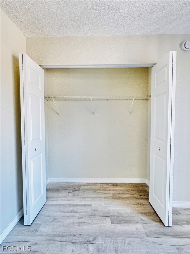 Building Photo - 5205 Cedarbend Dr