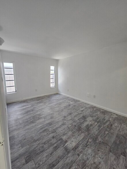 Building Photo - 609 Euclid Ave