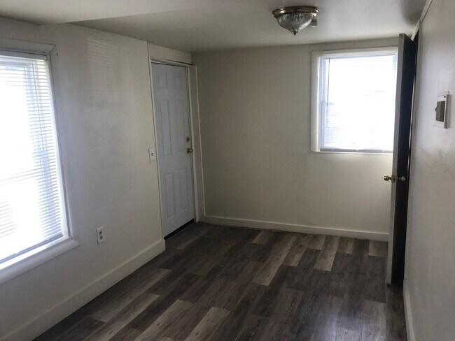 Building Photo - 4 Bedroom Single Family Home in Fairhaven