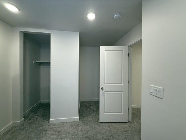 Building Photo - 63 E Hamblin Ln