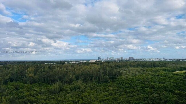 Building Photo - 15051 Royal Oaks Ln